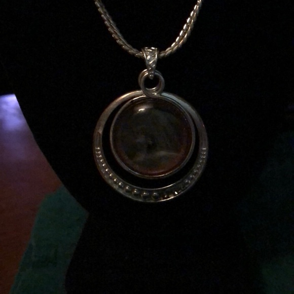 Silvertone Round pendant by KC - Picture 2 of 2